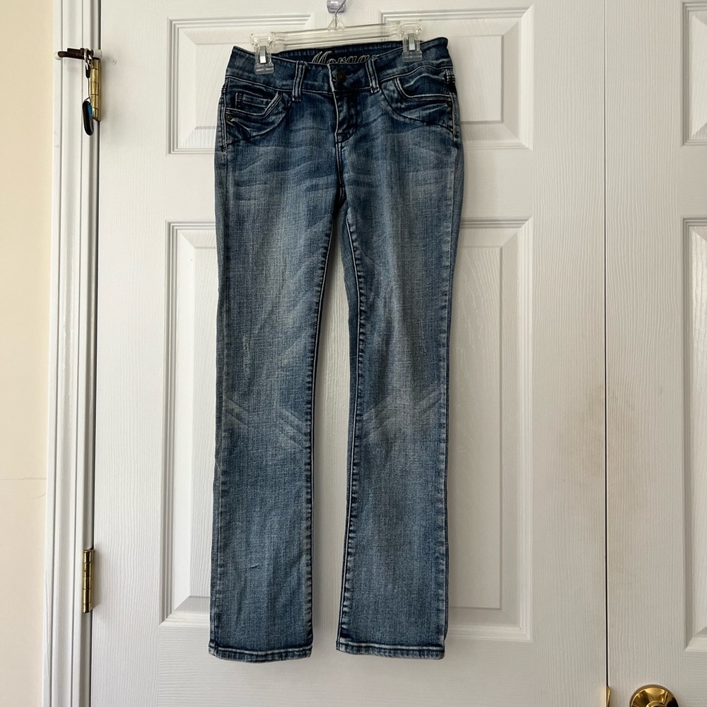 Delia’s medium wash jeans
